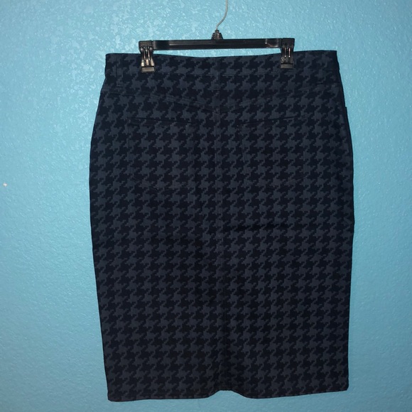 Beautiful One Patterned Denim Skirt! - Picture 5 of 7